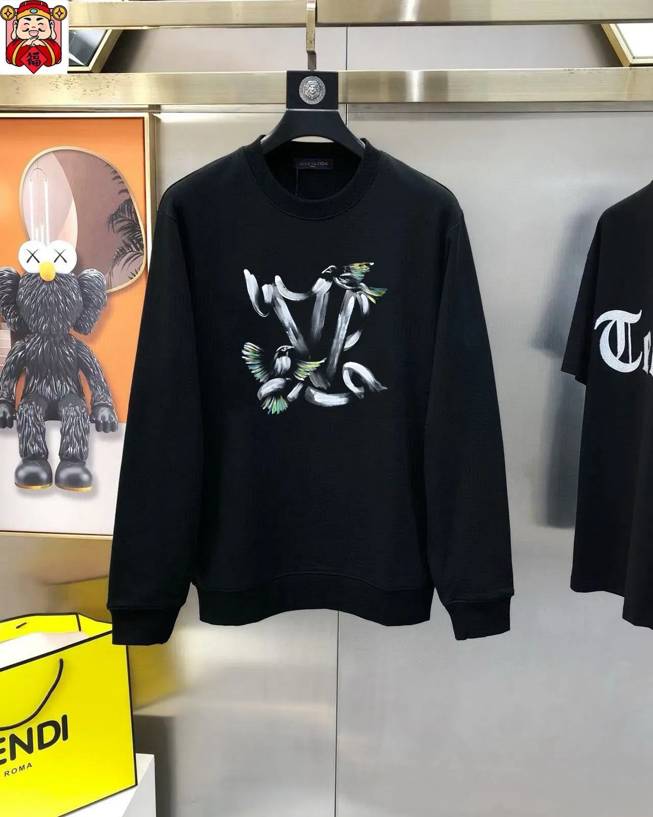 🅿️220 brand [LV Louis Vuitton] (good news for fat people) 2025ss autumn latest long-sleeved round-neck sweatshirt, on sale simultaneously on the official website. Refreshing and breathable. Made of top Tencel Roman. Comfortable and soft. 3D three-dimensional clarity. Super fashion sense. Great for gifting and keeping for yourself. Size: M-5XL (can wear up to 220 pounds)